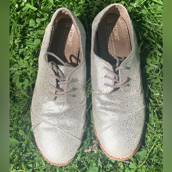 Toms crackle silver brogues - Picture 7 of 9